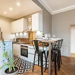 Beaux-arts • 2 2 Sdb • Parking Prive *