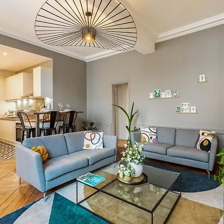 Beaux-arts • 2 2 Sdb • Parking Prive * Руан