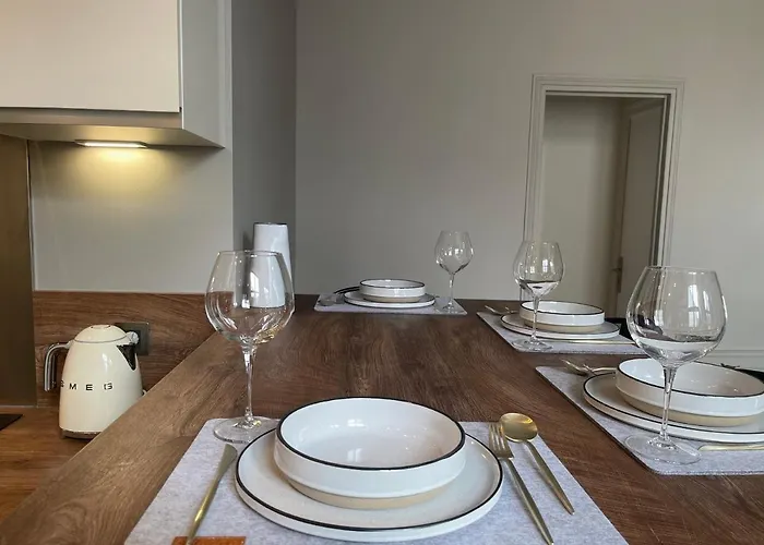 Beaux-arts • 2 2 Sdb • Parking Privé *